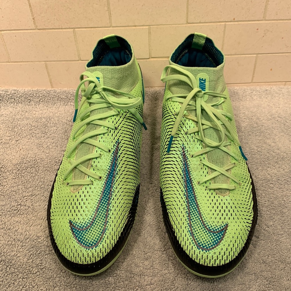 Nike Phantom GT Elite Dynamic 10.5 wider fitting cleats